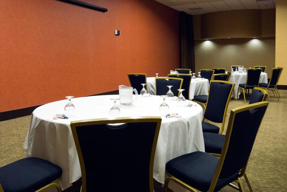 Holiday Inn Express Hotel & Suites Columbia-Fort Jackson By Ihg Exterior photo