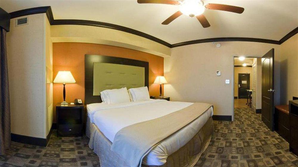 Holiday Inn Express Hotel & Suites Columbia-Fort Jackson By Ihg Exterior photo
