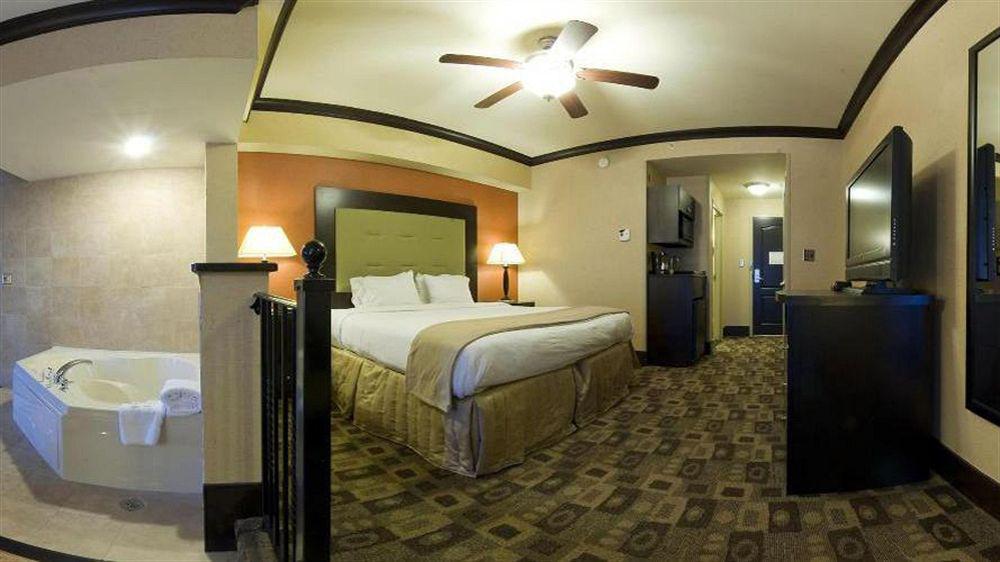 Holiday Inn Express Hotel & Suites Columbia-Fort Jackson By Ihg Exterior photo