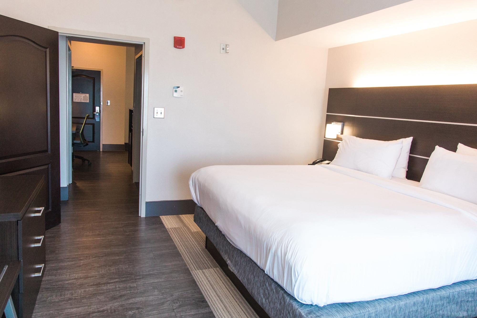 Holiday Inn Express Hotel & Suites Columbia-Fort Jackson By Ihg Exterior photo