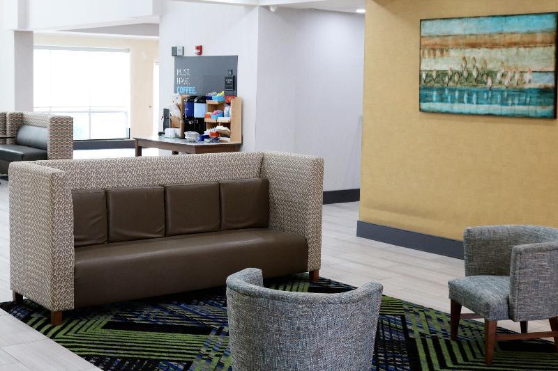 Holiday Inn Express Hotel & Suites Columbia-Fort Jackson By Ihg Exterior photo