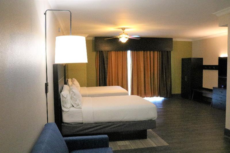 Holiday Inn Express Hotel & Suites Columbia-Fort Jackson By Ihg Exterior photo