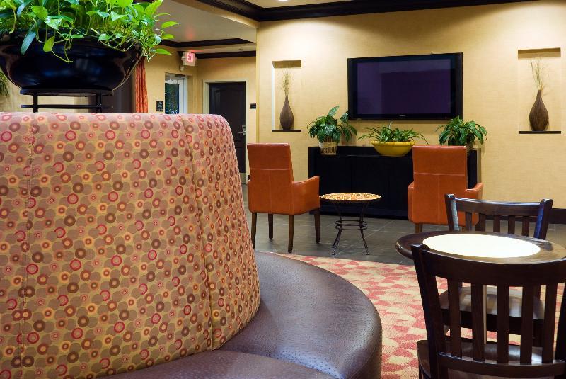 Holiday Inn Express Hotel & Suites Columbia-Fort Jackson By Ihg Exterior photo